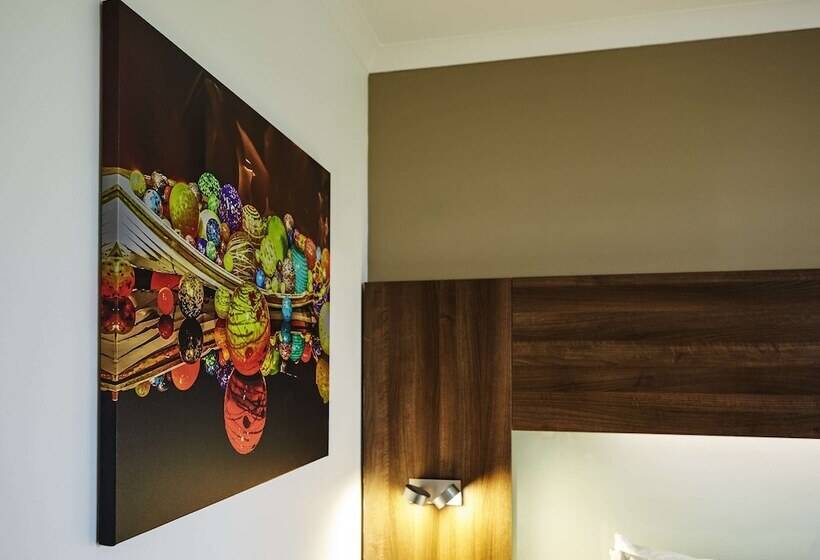 Классический Номер, Mercure St Helens
