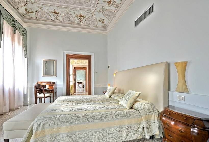 اتاق لوکس با بالکن, Palazzo Vitturi