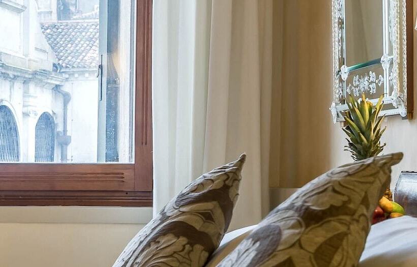 سوییت جونیور, Palazzo Vitturi