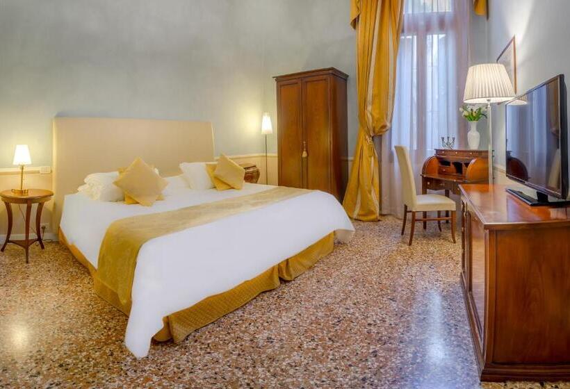 اتاق استاندارد سه نفره, Palazzo Vitturi