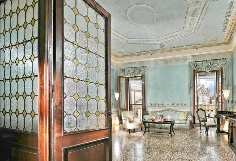 سوئیت با بالکن, Palazzo Vitturi