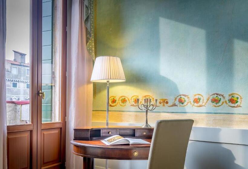 سوئیت با بالکن, Palazzo Vitturi