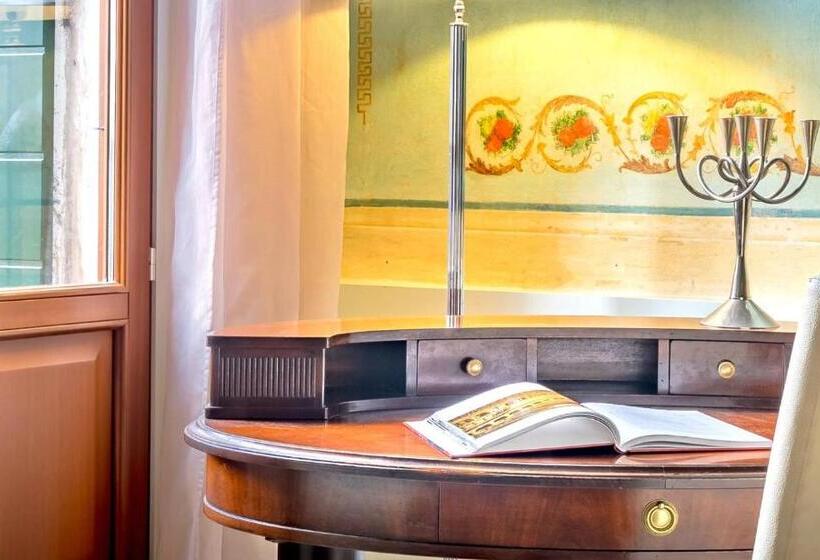 سوئیت با بالکن, Palazzo Vitturi