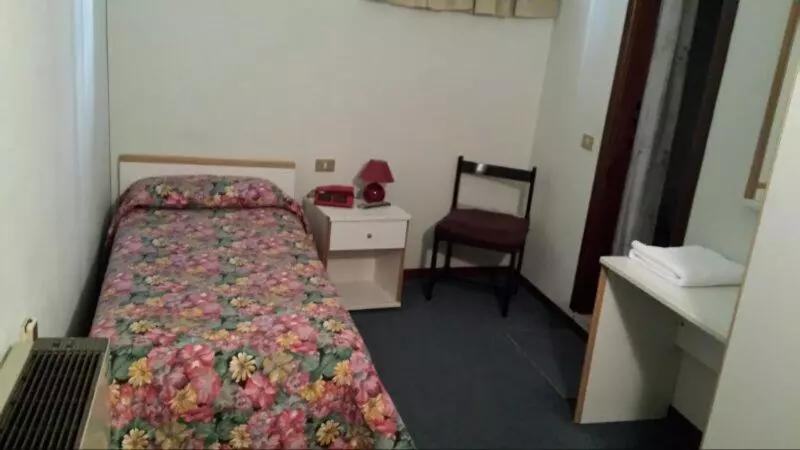 Standard Yhden Hengen Huone, Primavera