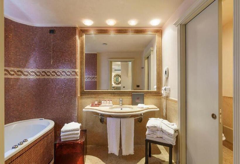 جناح مزود بتراس, Romano Palace Luxury