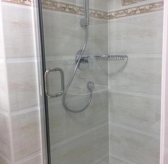 غرفة قياسية ثلاثية, White House