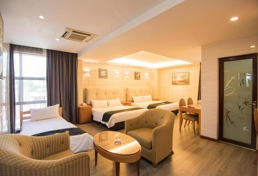 Family Suite, Suwara
