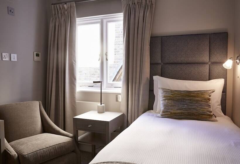 标准单人间, 54 Queen S Gate