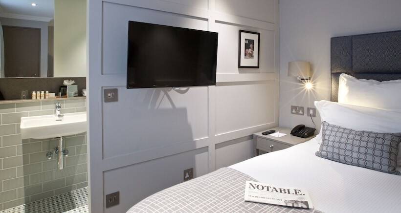 标准单人间, 54 Queen S Gate