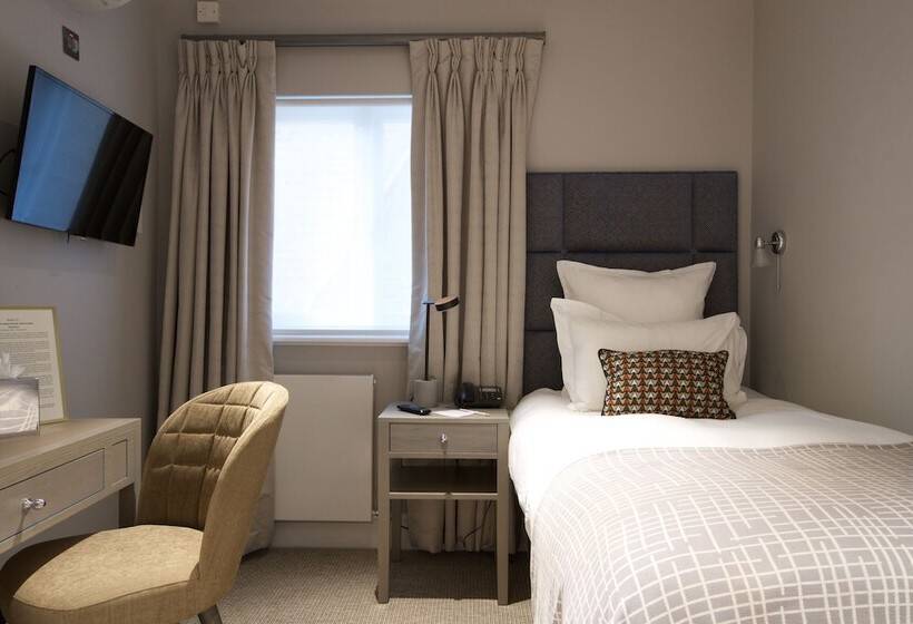 标准单人间, 54 Queen S Gate