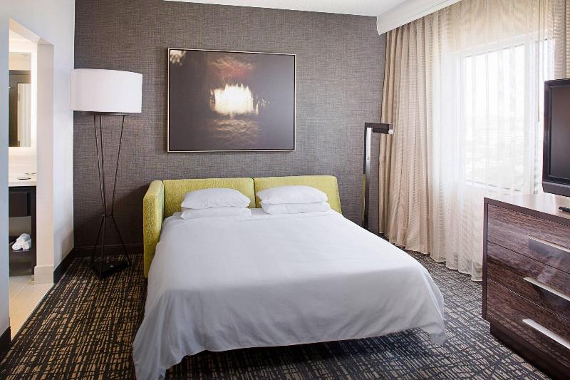 带大床的套房, Dallas Marriott Suites Medical/market Center