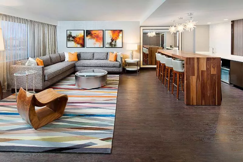 キングサイズベッドのスイートルーム, Dallas Marriott Suites Medical/market Center