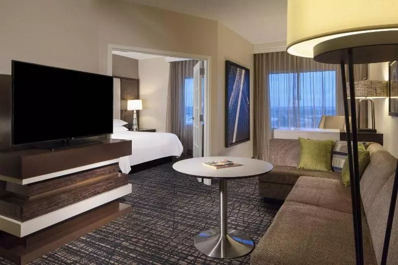 キングサイズベッドのスイートルーム, Dallas Marriott Suites Medical/market Center