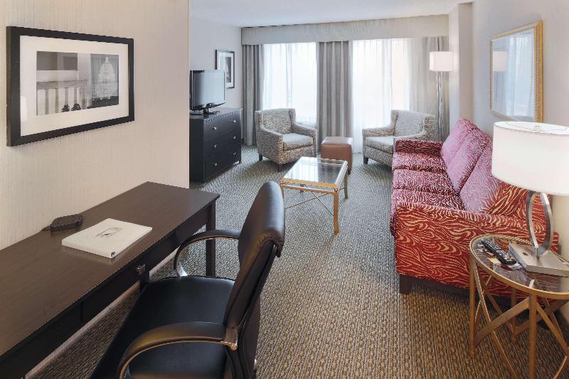 Люкс Кровать Кинг, Hampton Inn & Suites Arlington Crystal City Dca