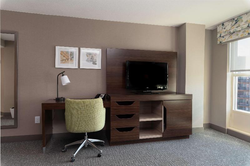 Люкс Кровать Кинг, Hampton Inn & Suites Arlington Crystal City Dca