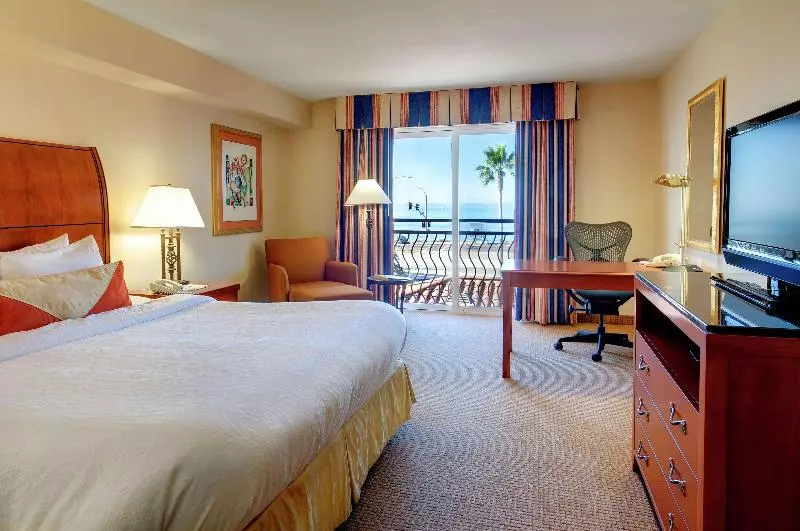 اتاق استاندارد با تخت بزرگ, Hilton Garden Inn Carlsbad Beach