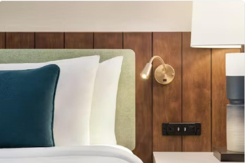 غرفة قياسية سرير كينج لذوى الإحتياجات الخاصة, Hilton Garden Inn Carlsbad Beach