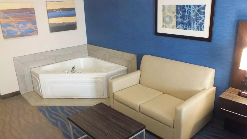 اتاق استاندارد با تخت بزرگ, Holiday Inn Hotel & Suites Regina, An Ihg