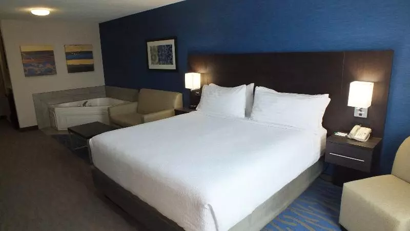 اتاق استاندارد با تخت بزرگ, Holiday Inn Hotel & Suites Regina, An Ihg