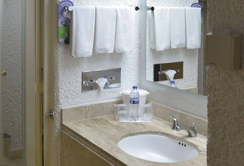 חדר סטנדרט שתי מיטות זוגיות, Holiday Inn Morelia, An Ihg
