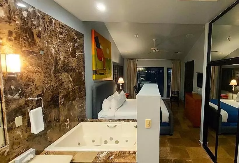 Suite with Hot Tub