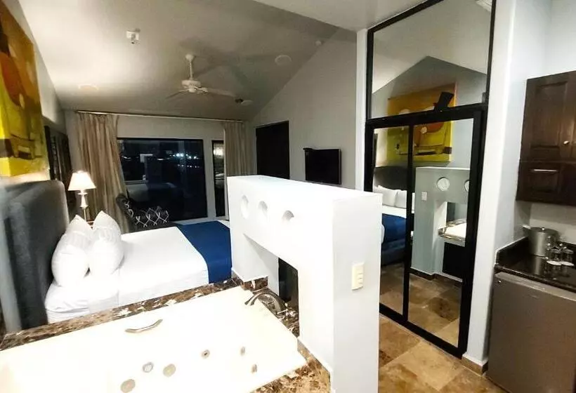 Suite with Hot Tub, Peñasco Del Sol