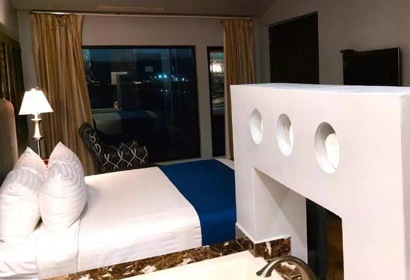 Suite with Hot Tub, Peñasco Del Sol