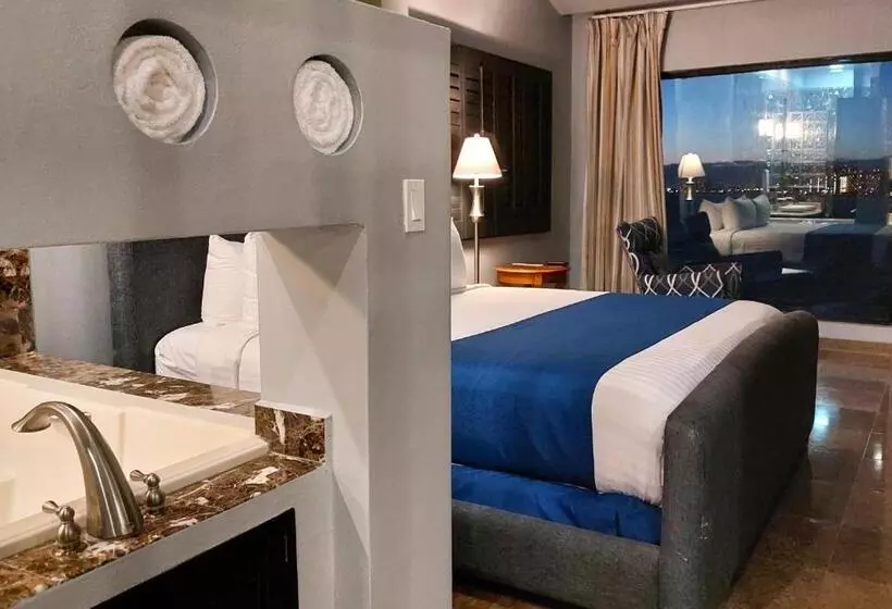 Suite with Hot Tub, Peñasco Del Sol