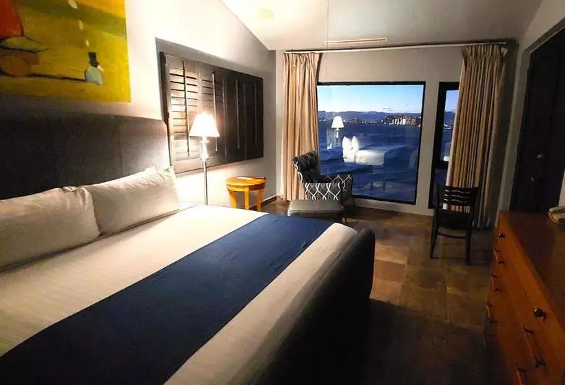 Suite with Hot Tub, Peñasco Del Sol