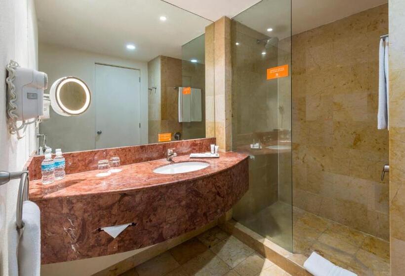 Номер Deluxe, Real Inn Perinorte