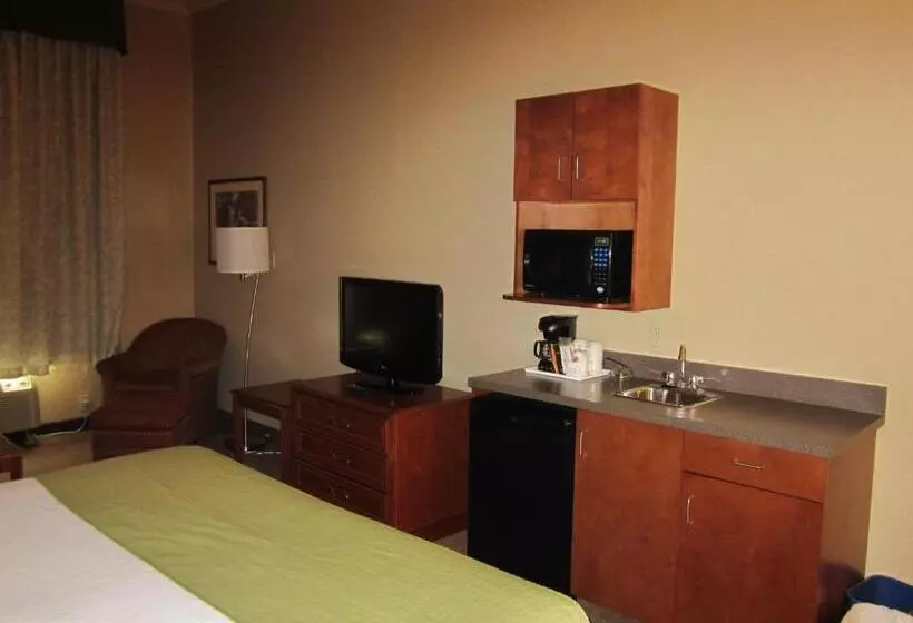 キングサイズベッドのスタンダードルーム, Super 8 By Wyndham Fort St. John Bc