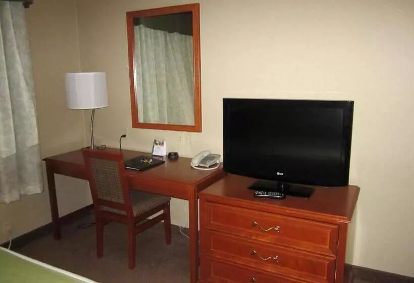 スタンダードスタジオ, Super 8 By Wyndham Fort St. John Bc