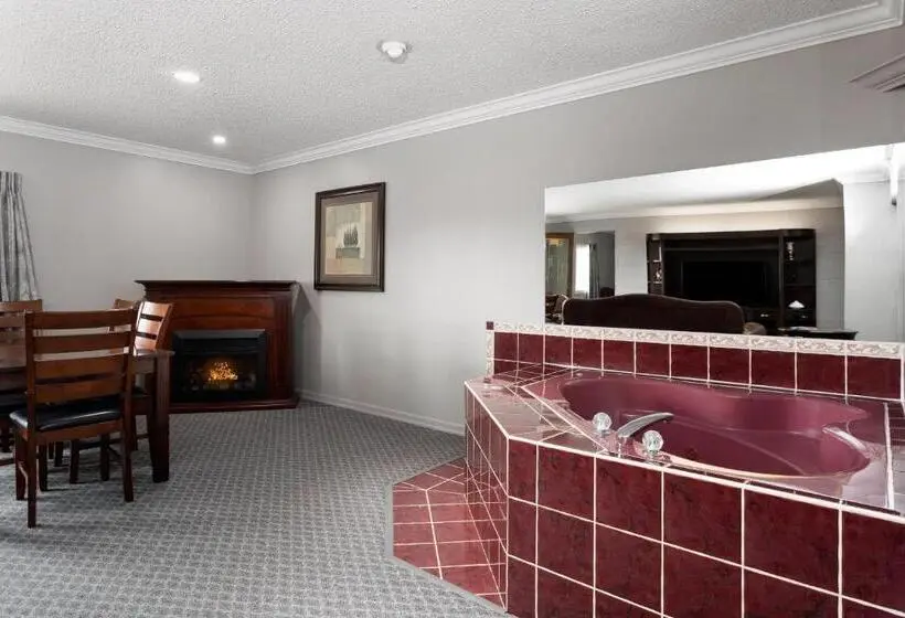 キングサイズベッドのスイートルーム, Travelodge by Wyndham Grande Prairie