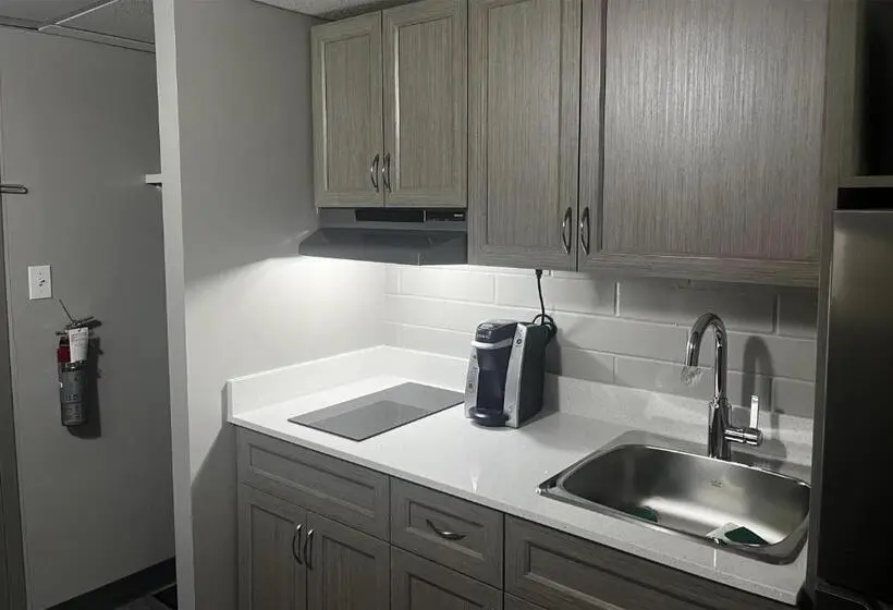 キングサイズベッドのスイートルーム, Travelodge by Wyndham Grande Prairie