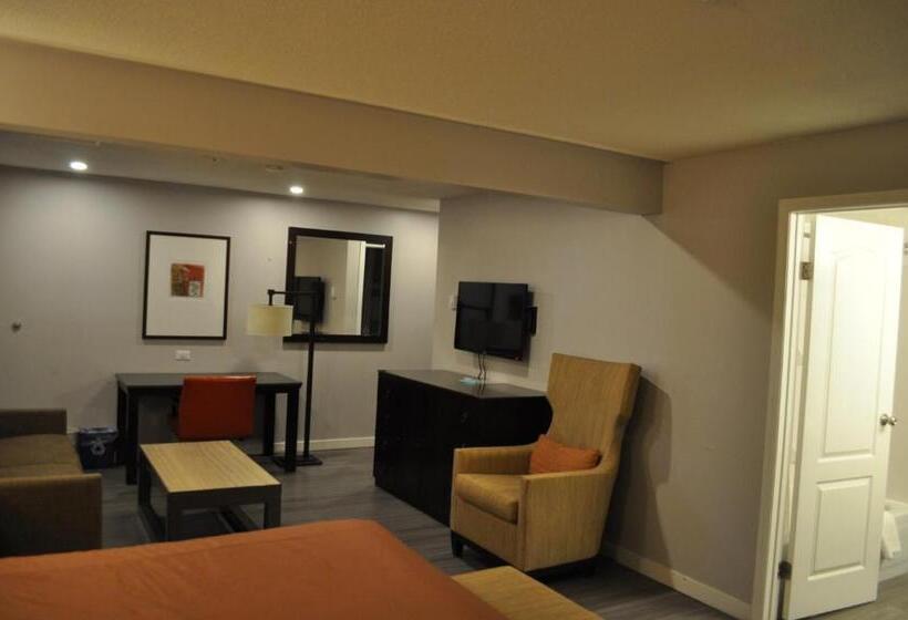 Deluxe Suite King Bed, Travelodge By Wyndham Langley