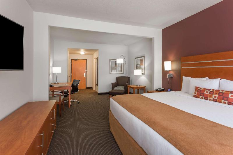 Deluxe Szoba Kind Size Bed, Wingate By Wyndham Calgary South