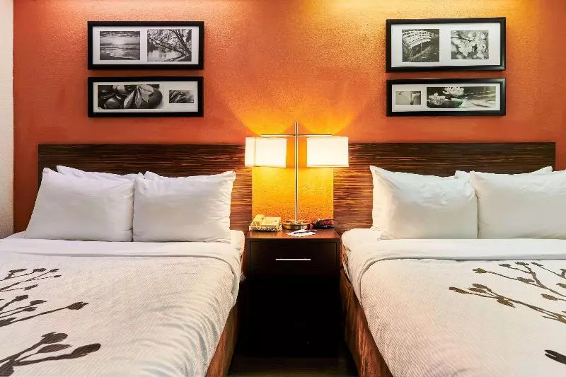 اتاق استاندارد با تخت بزرگ, Super 8 By Wyndham Castlegar Bc