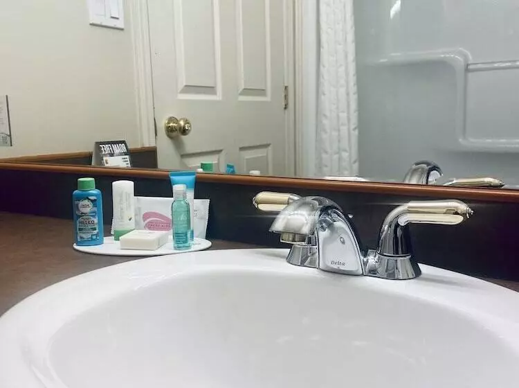 سوئیت با تخت بزرگ, Super 8 By Wyndham Castlegar Bc