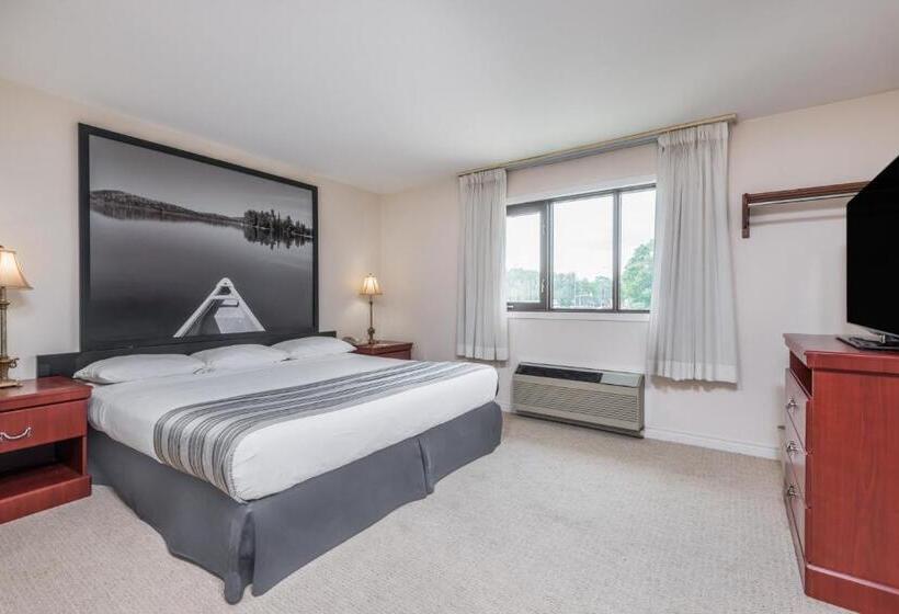 带大床的套房, Super 8 By Wyndham Guelph