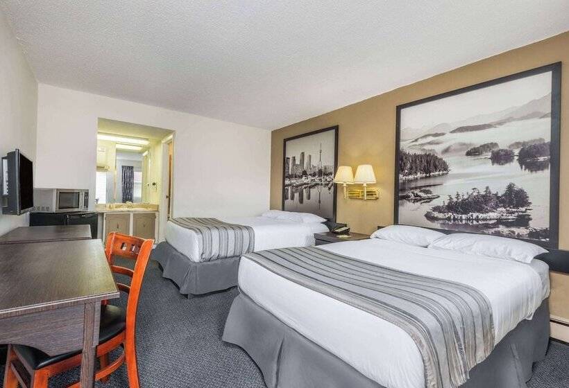 带2个双人床的标准工作室, Super 8 By Wyndham Guelph