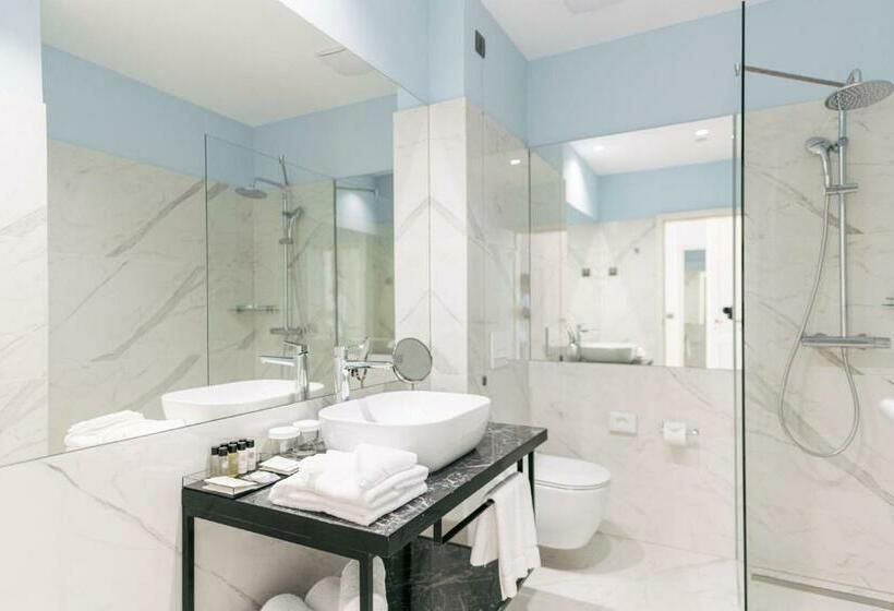 带海景的高级套房, Miramare