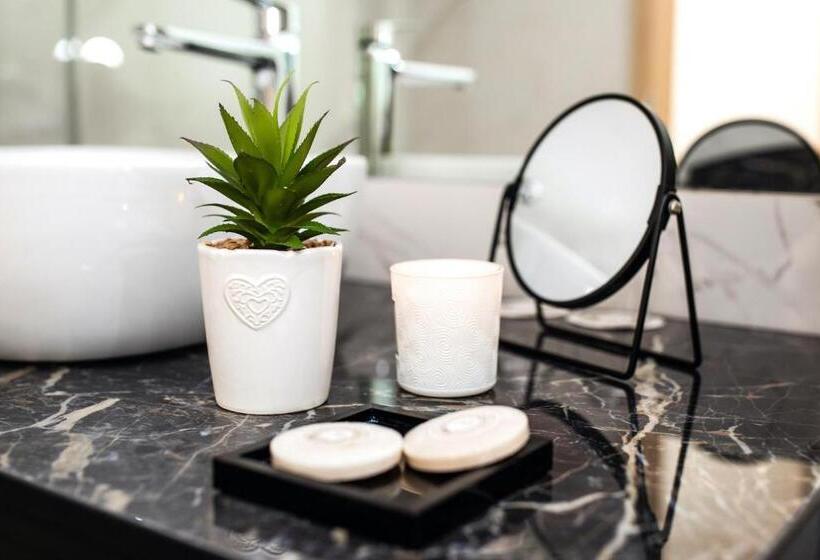 带海景的高级套房, Miramare