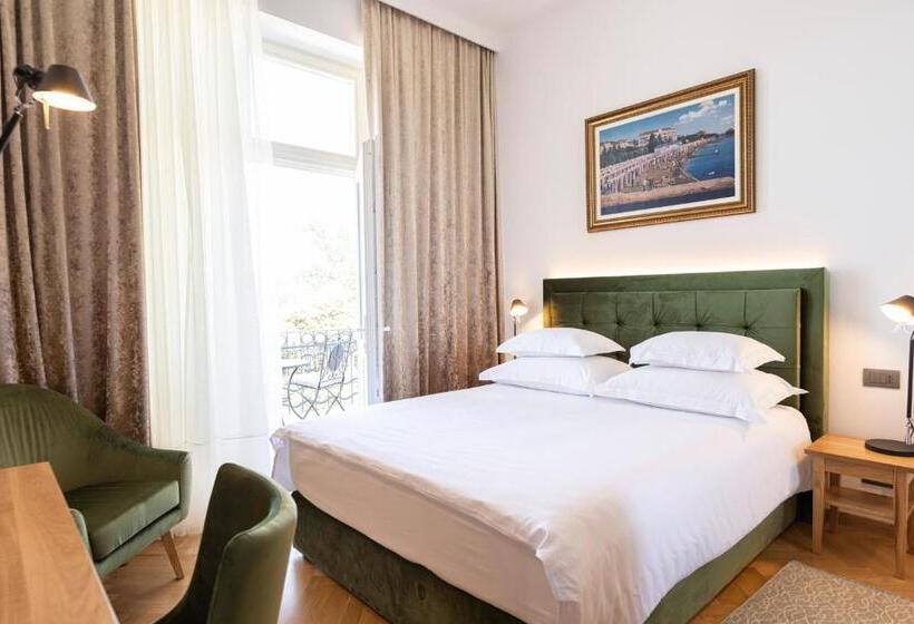 带海景的高级套房, Miramare