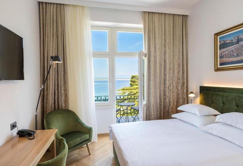 带海景的高级套房, Miramare