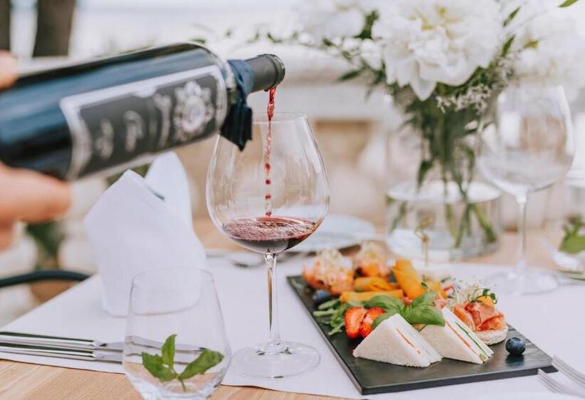 带海景的高级套房, Miramare