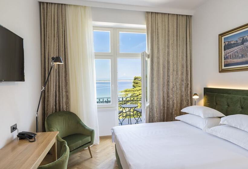 带海景的高级套房, Miramare