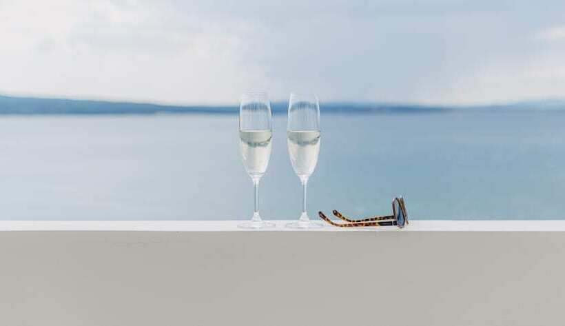 带海景的高级套房, Miramare