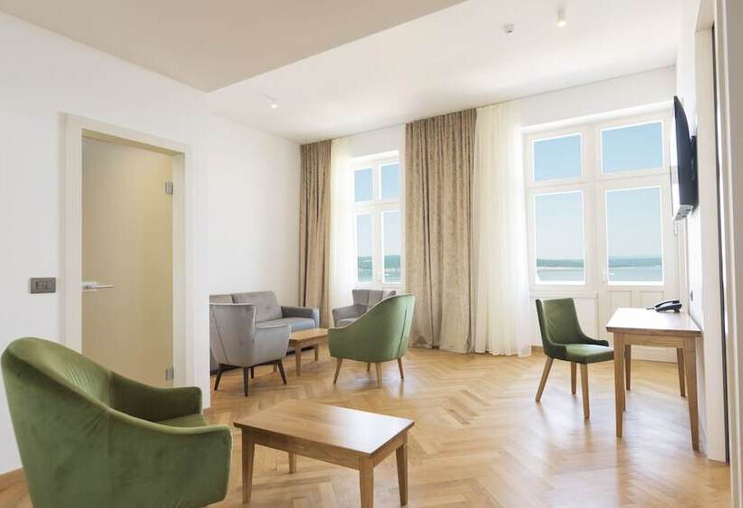 带海景的高级套房, Miramare