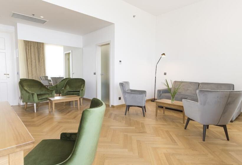 带海景的高级套房, Miramare