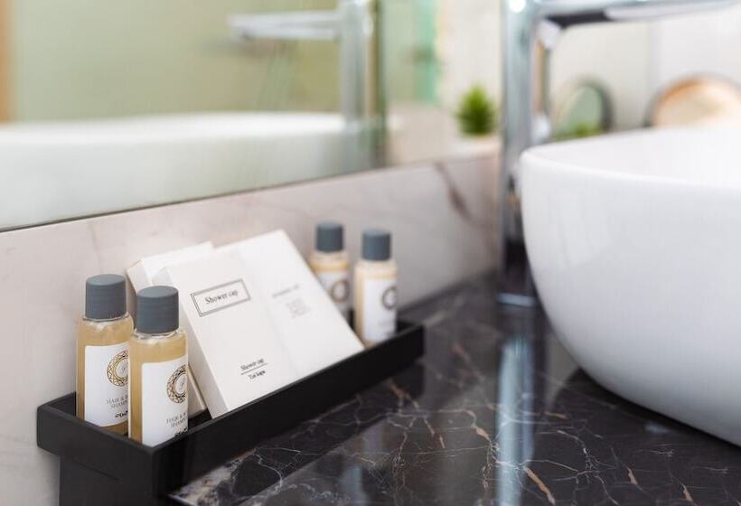 带海景的高级套房, Miramare